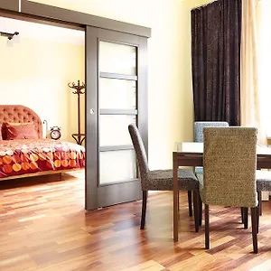 Lovely Funky Flat Near Royal Park Apartment Warsaw